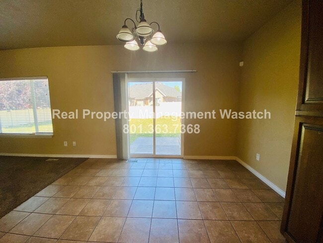 Building Photo - 5 Bedroom 3 Bathroom Riverton Home!