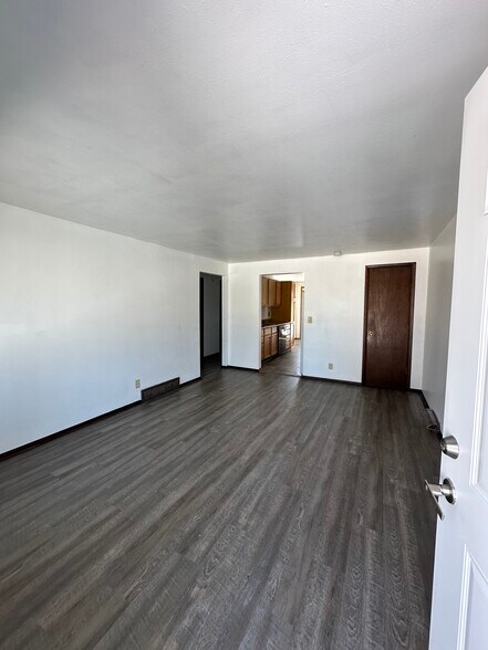 Building Photo - 1343 Sunray Ln