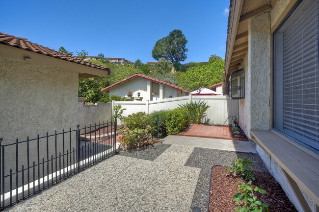 Building Photo - 1956 Sandstone Vista Ln