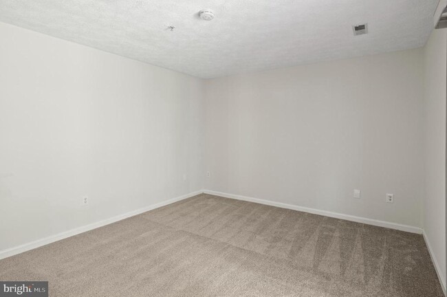 Building Photo - 16140 Edenwood Dr