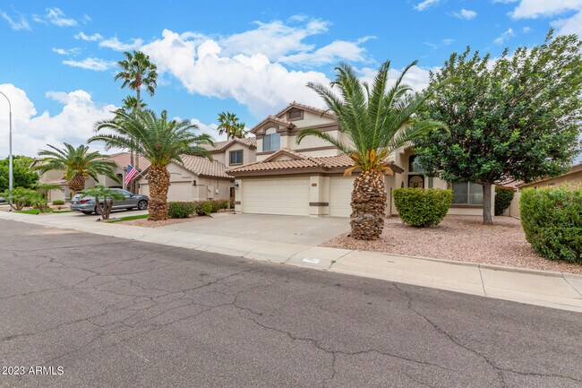 Building Photo - 363 W Myrtle Dr
