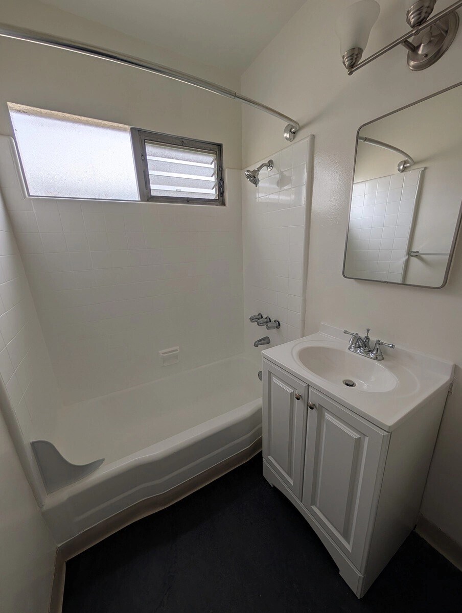 Building Photo - 3758 Inglewood Blvd