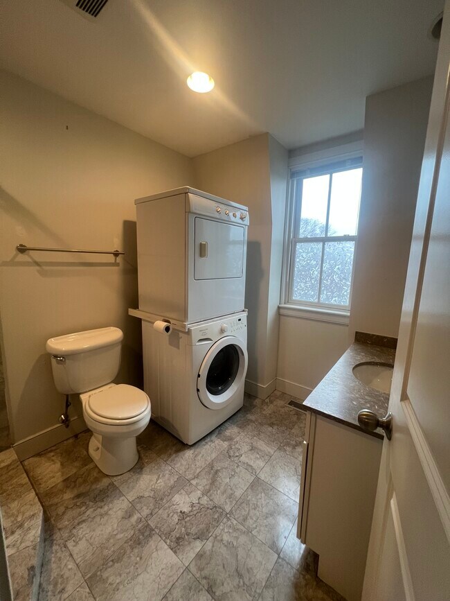 Building Photo - 104-106 Second St. Unit U4