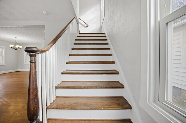 Building Photo - GORGEOUS 4 BED, 2.5 BATH HOME FOR RENT IN NORFOLK!