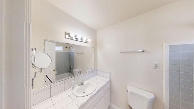 Building Photo - 11942 Douglas St