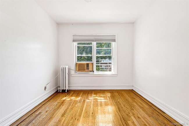 Building Photo - 68-48 Groton St