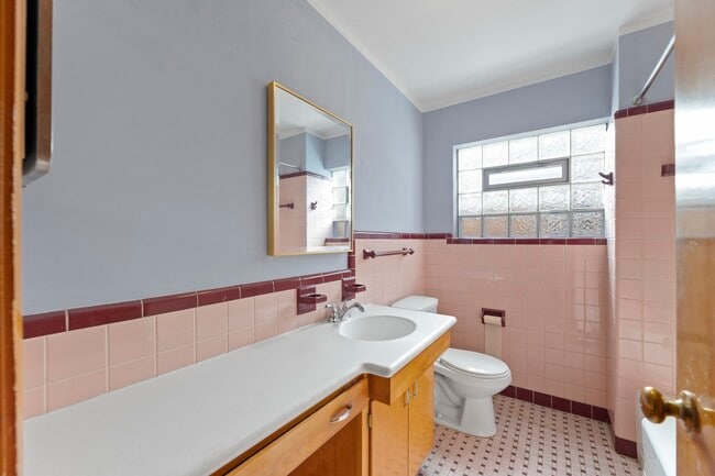 Building Photo - 5534 S Natoma Ave