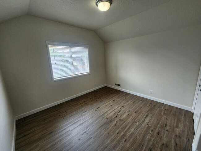 Building Photo - Remodeled 4 bedroom home