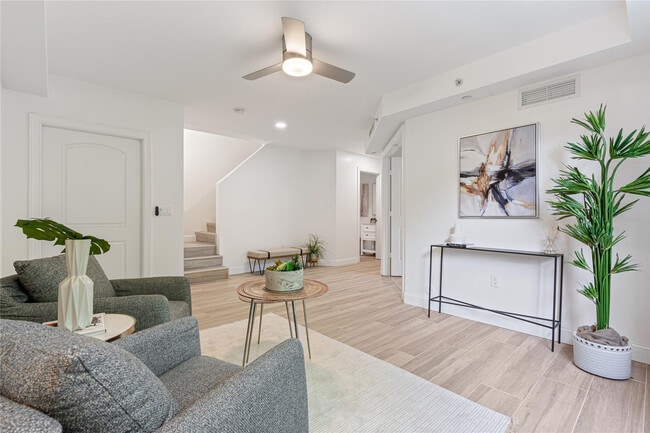 Building Photo - 630 SE 15th St