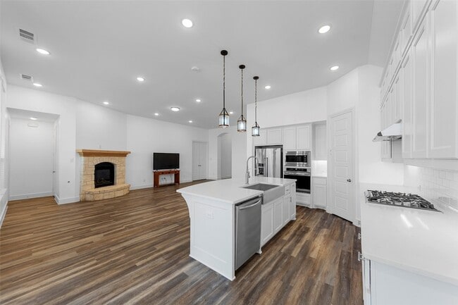 Building Photo - 2025 St Andrews Dr