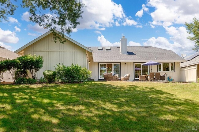 Building Photo - Welcome to your dream home in Oakmont, a v...