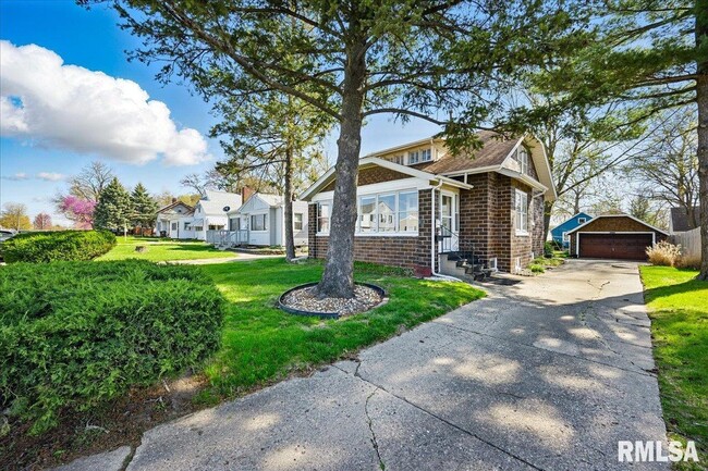 Building Photo - 3110 N Sherwood Ave