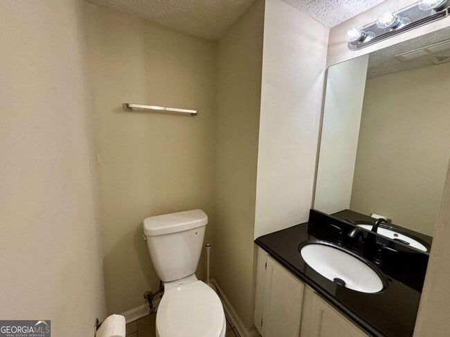 Building Photo - 666 Stratford Green Way