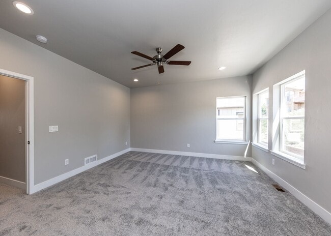 Building Photo - 5389 Sky Top Ln