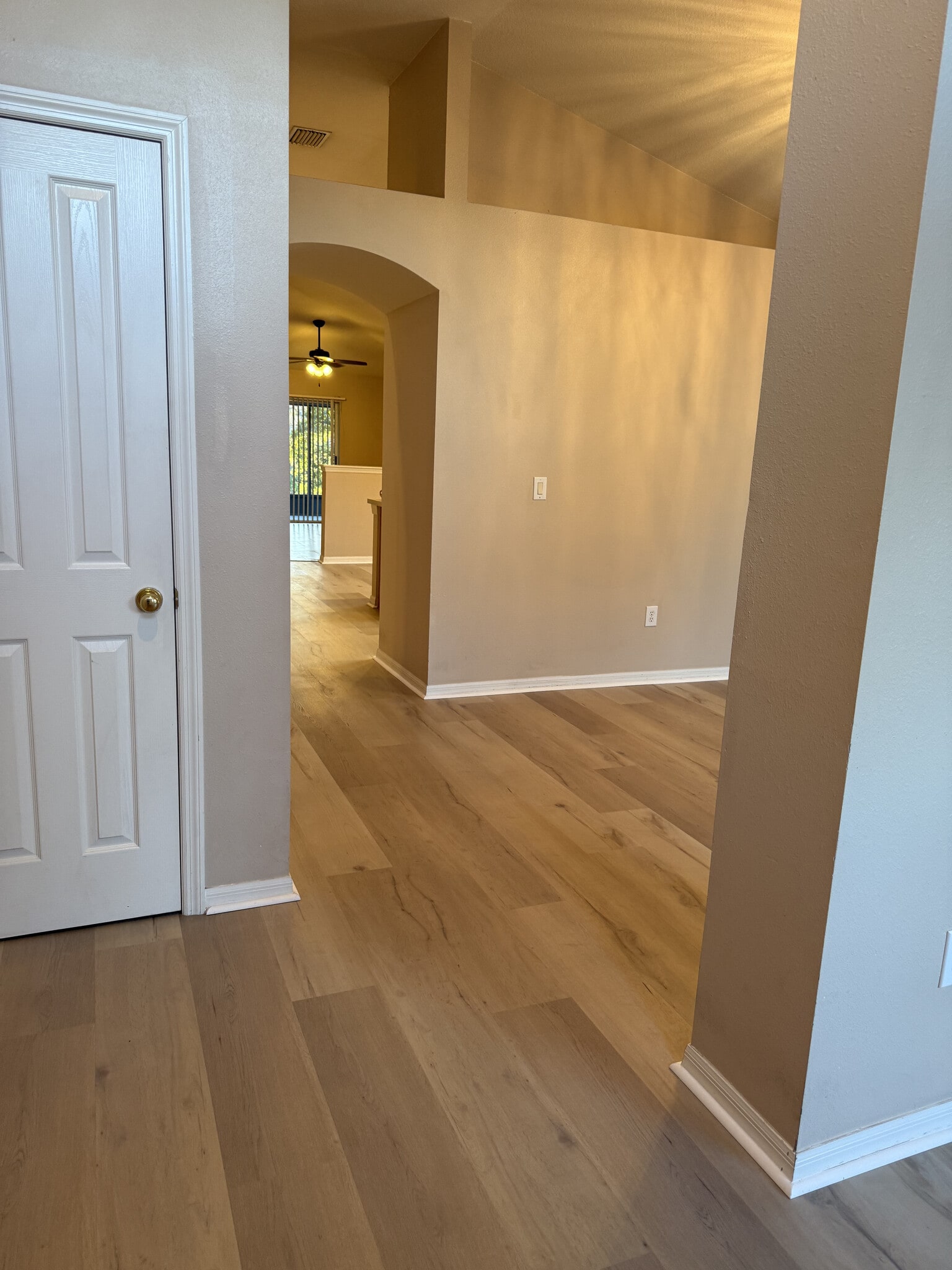 Dining Room entry - 24220 Denali Ct