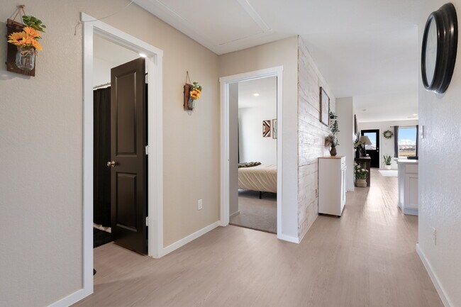 Building Photo - "NO RENT UNTIL SEP 1! Charming 4-Bedroom Oasis with 2 Full Baths in Converse - 1500 Sq Ft of Comf...