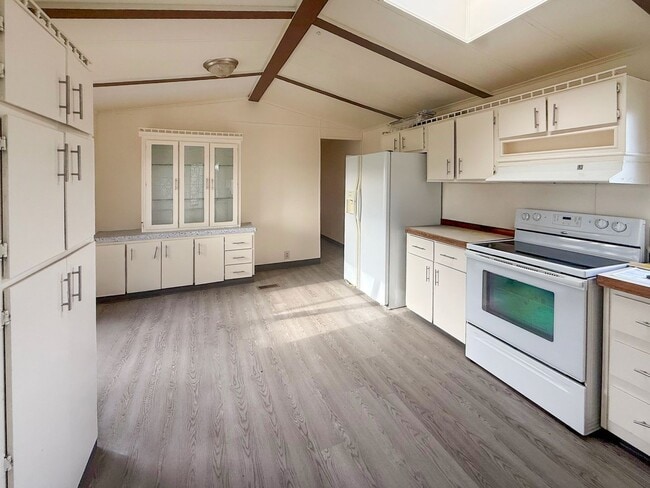 Building Photo - Cozy 2 Bed, 2 Bath Manufactured Home