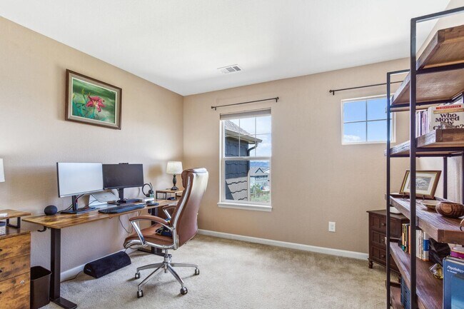Building Photo - 3 Bedroom, 3 Bth Townhome with 2 Car Garage