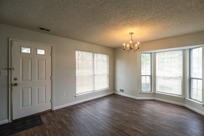 Building Photo - 361 Hadleigh Ln