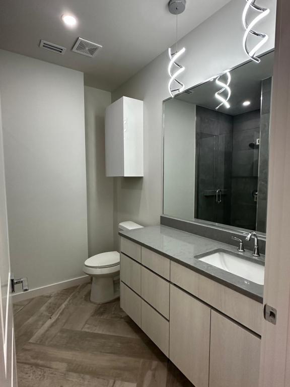 Building Photo - 310 E Rogers Rd