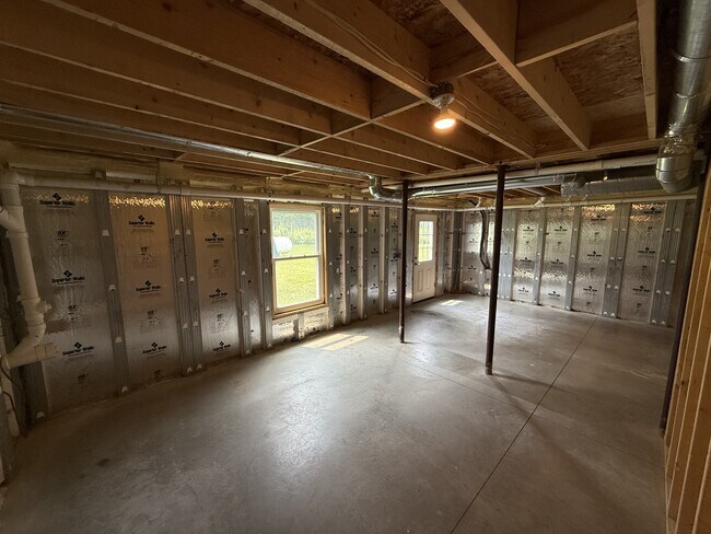 Building Photo - 1258 Warren Rd
