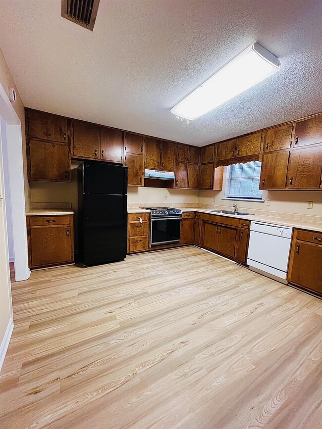 Building Photo - 8789 Louvinia Way