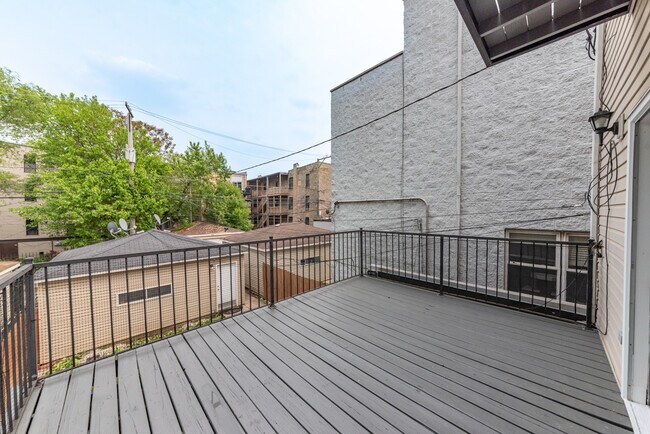 Building Photo - 1509 N Talman Ave