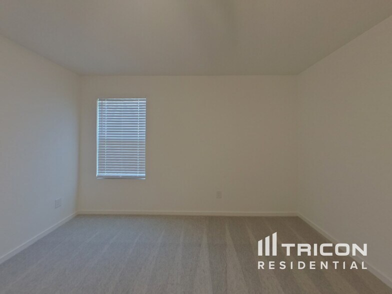 Building Photo - 10740 Cowhide Ln