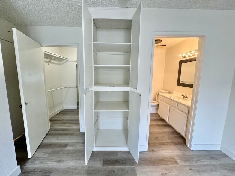 Building Photo - 3546 Hughes Ave