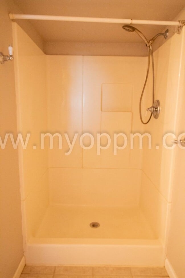 Building Photo - Beautiful 4 Bed 2 Bath Home for Rent in Mi...
