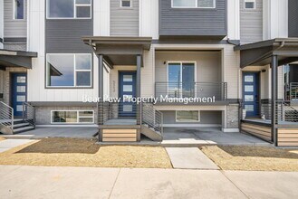 Building Photo - New Townhome in Wheat Ridge!!