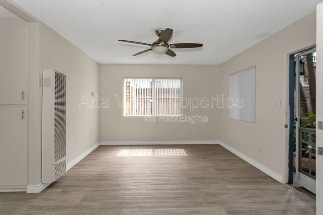 Building Photo - 855 Emerald St