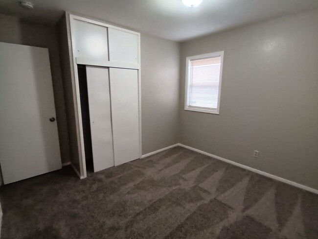 Building Photo - Move in by 1/31/2025 & Get 1/2 Off 1st Mon...