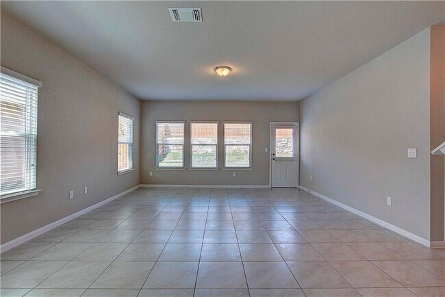 Building Photo - 2212 Bettylou Ln