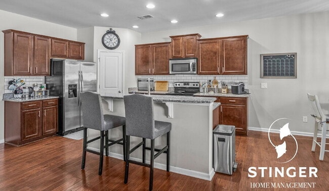 Building Photo - 12 Tugaloo Dr