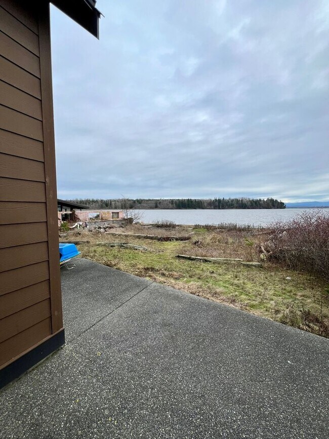 Building Photo - Waterfront 2 Bedroom Home in Ferndale!