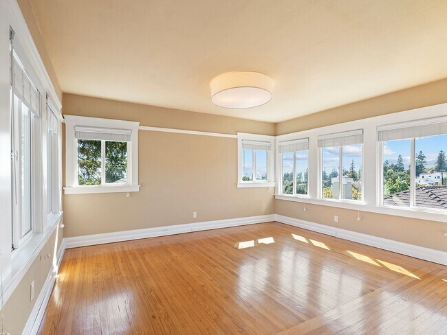 Building Photo - Updated single family home