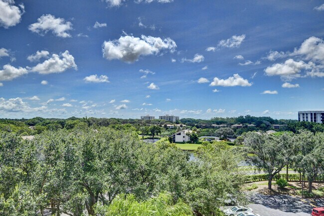 Building Photo - 7847 Lakeside Blvd