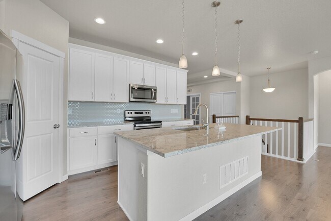 Building Photo - $2,895.00 - $500 OFF First Month's Rent - ...