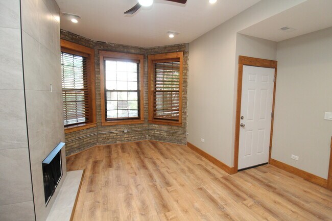 Building Photo - 1717 N Winchester Ave