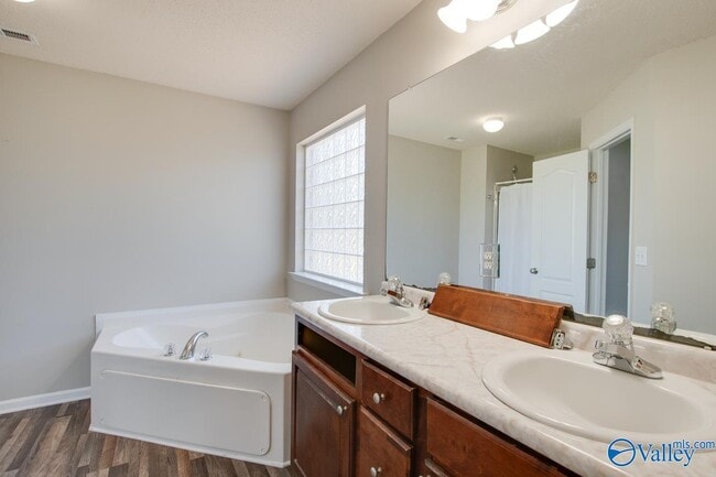 Building Photo - 4808 SE Canterwood Dr
