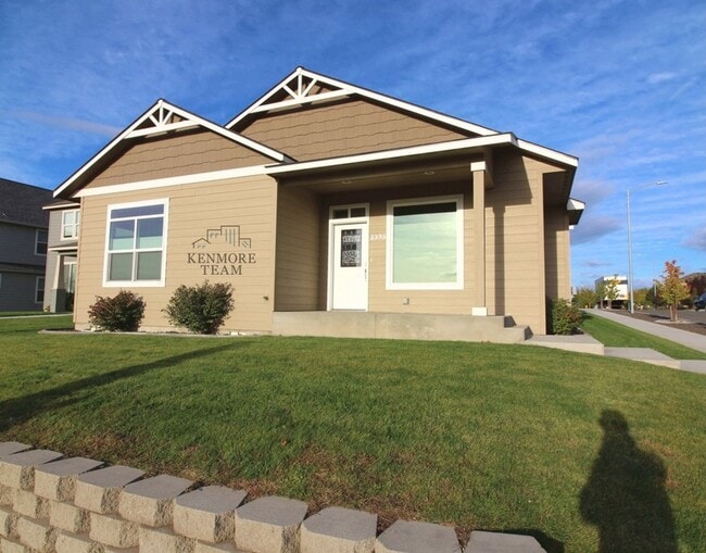 Building Photo - 2335 Bellaview Ave
