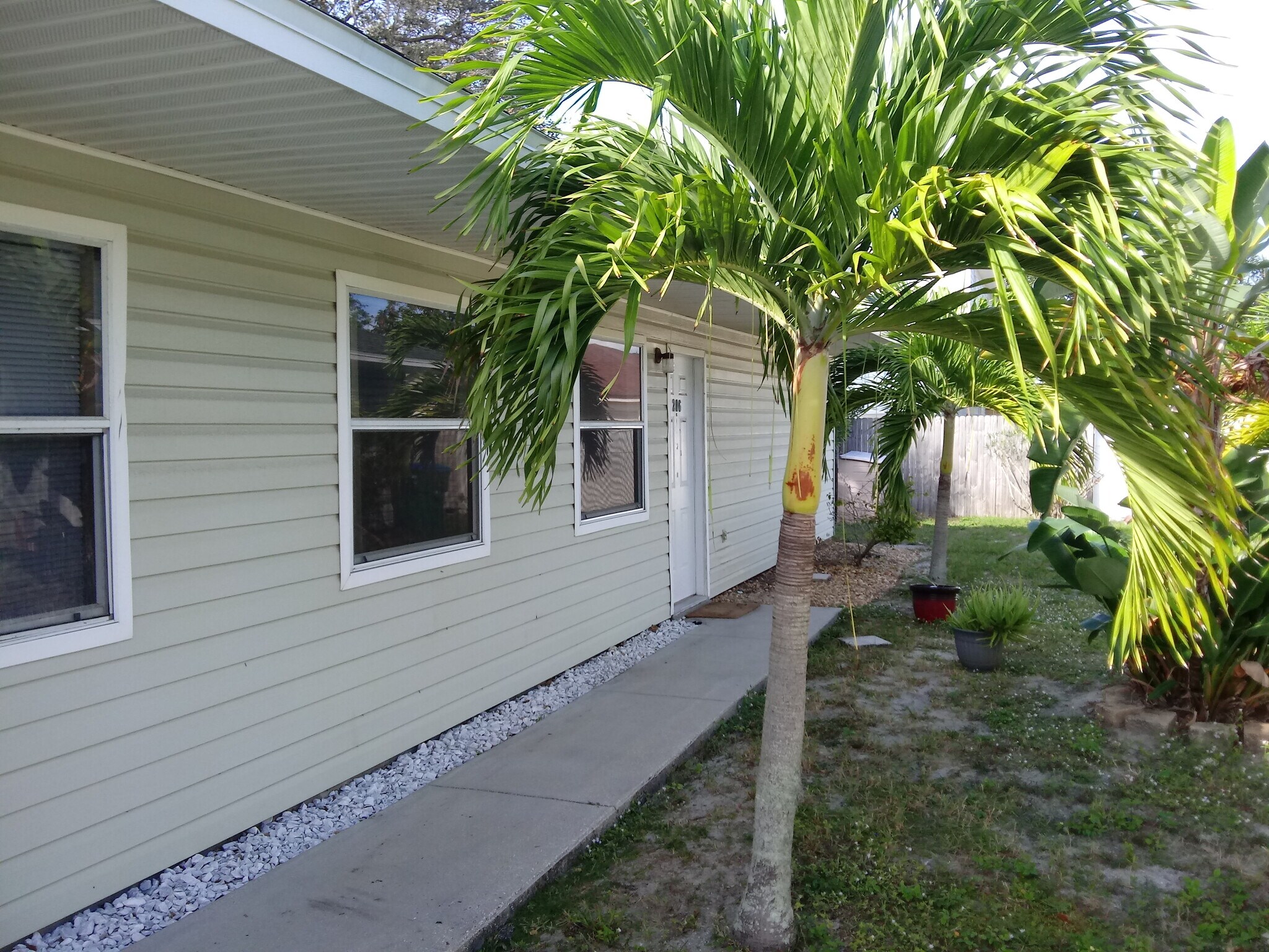 Building Photo - 206 Jackson Ave