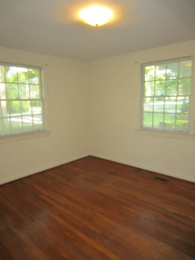 Building Photo - Close to VSU!!