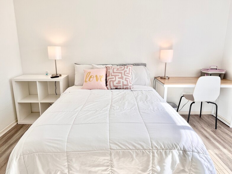 Building Photo - 6846 S 26th Pl