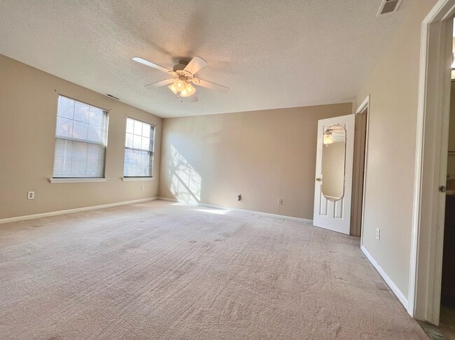 Building Photo - 6 Rittenhouse Ct
