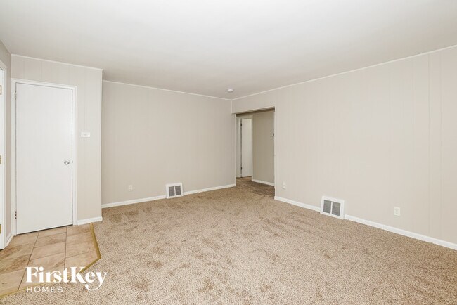 Building Photo - 17508 Greenbay Ave