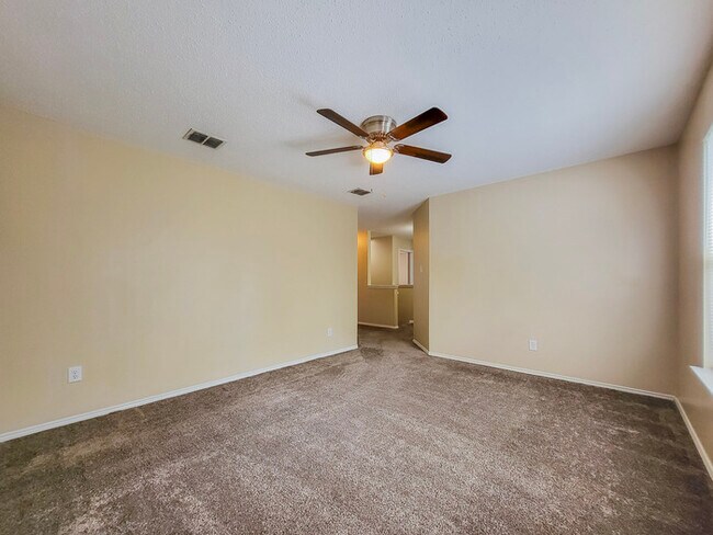 Building Photo - Huge home features 4 bedrooms & 2.5 baths for Rent!