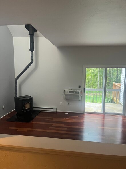 slider to back deck in living room - 85 Riverview Pl