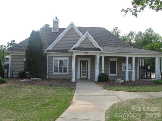 Building Photo - 9901 Hazelview Dr